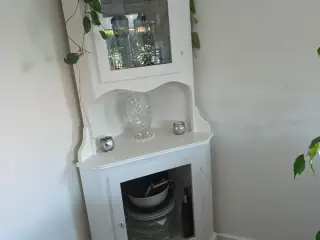 Flot hjørneskab vitrineskab