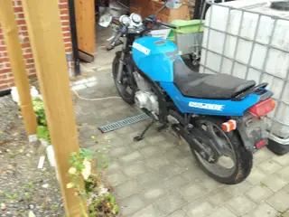 Fin Suzuki gs500e som er klar til syn