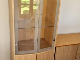 Glasskab og kommode