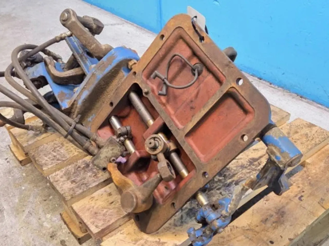 Billede 7 - Ford 8210 Dæksel E4NN7488AA