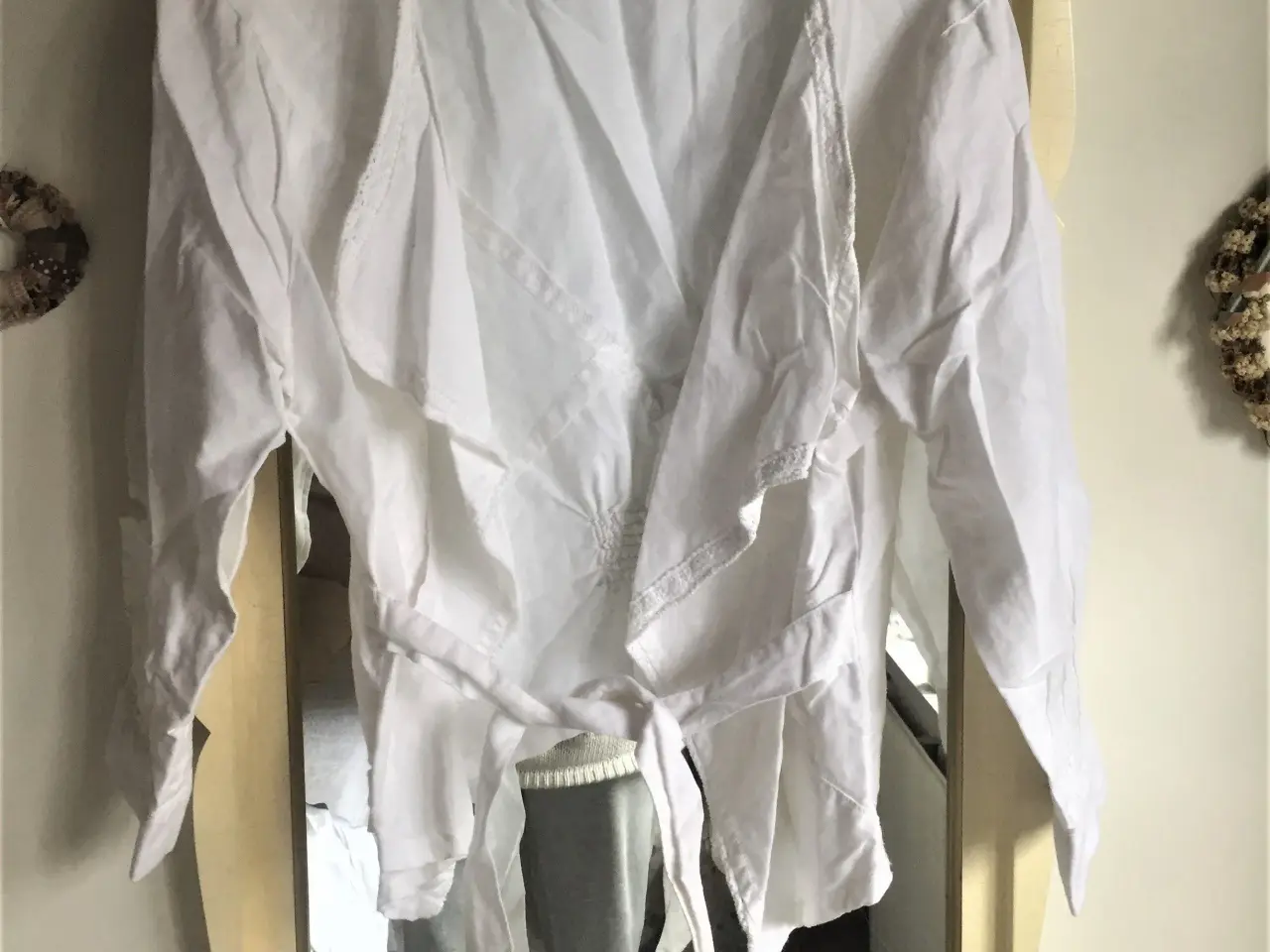Billede 2 - NEDSAT: Super flot bluse eller jakke, helt ny