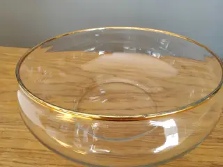 Glas skål med guldkant