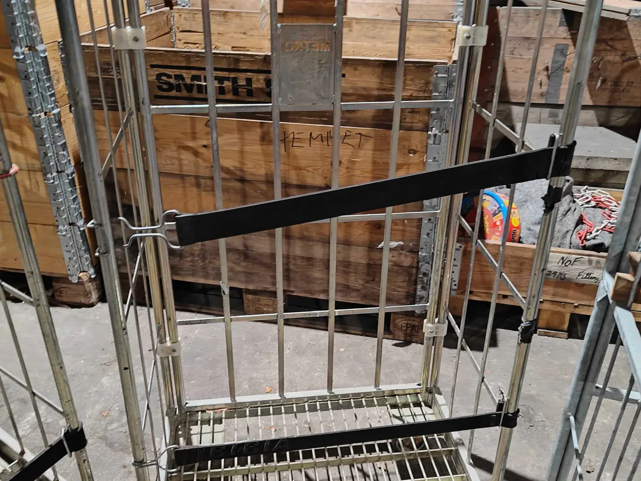 Billede 4 - Rullebur og reoler. 