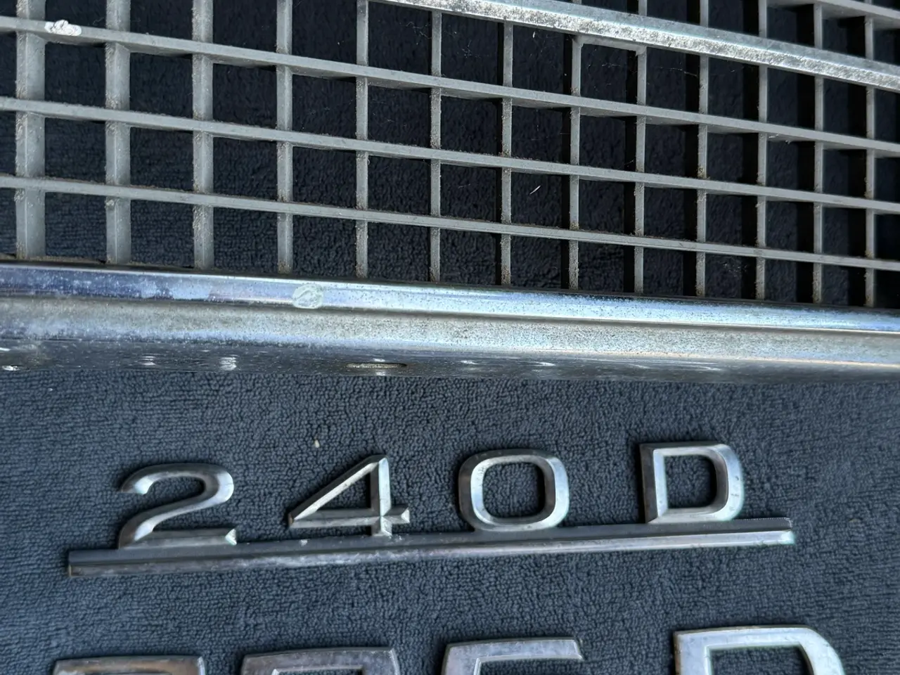 Billede 4 - Mercedes stjerner & 240D/306D logoer