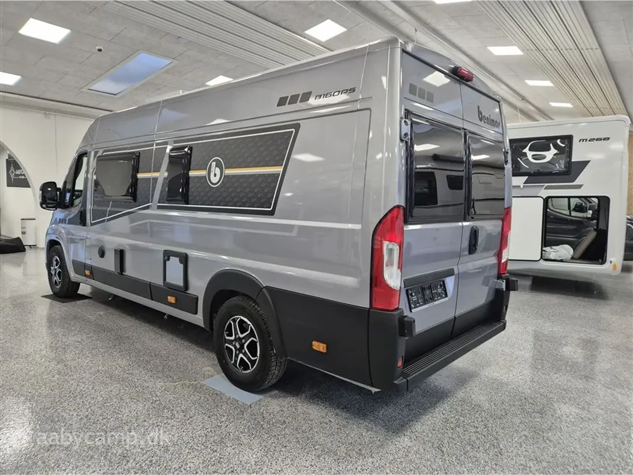 Billede 3 - 2026 - Benimar Benivan 160 PLUS NK Pakke. Automatgear. 140Hk. 200W solcelle. Kompressor køleskab. Webasto Dieselvarme. Elektrisk indgangstrin. Metallak