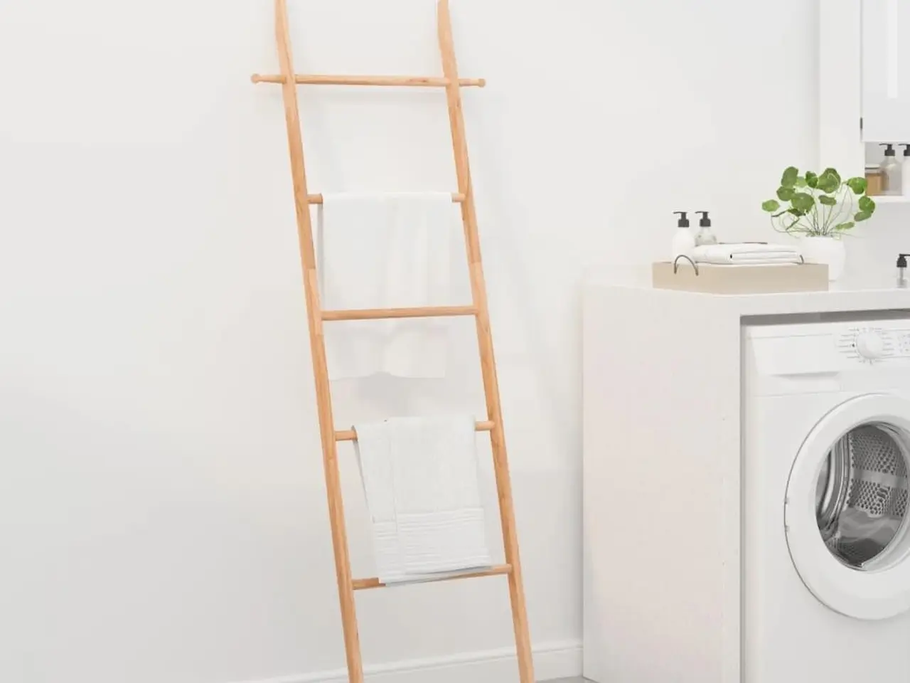 Billede 1 - Håndklædestige 170 cm massivt valnøddetræ