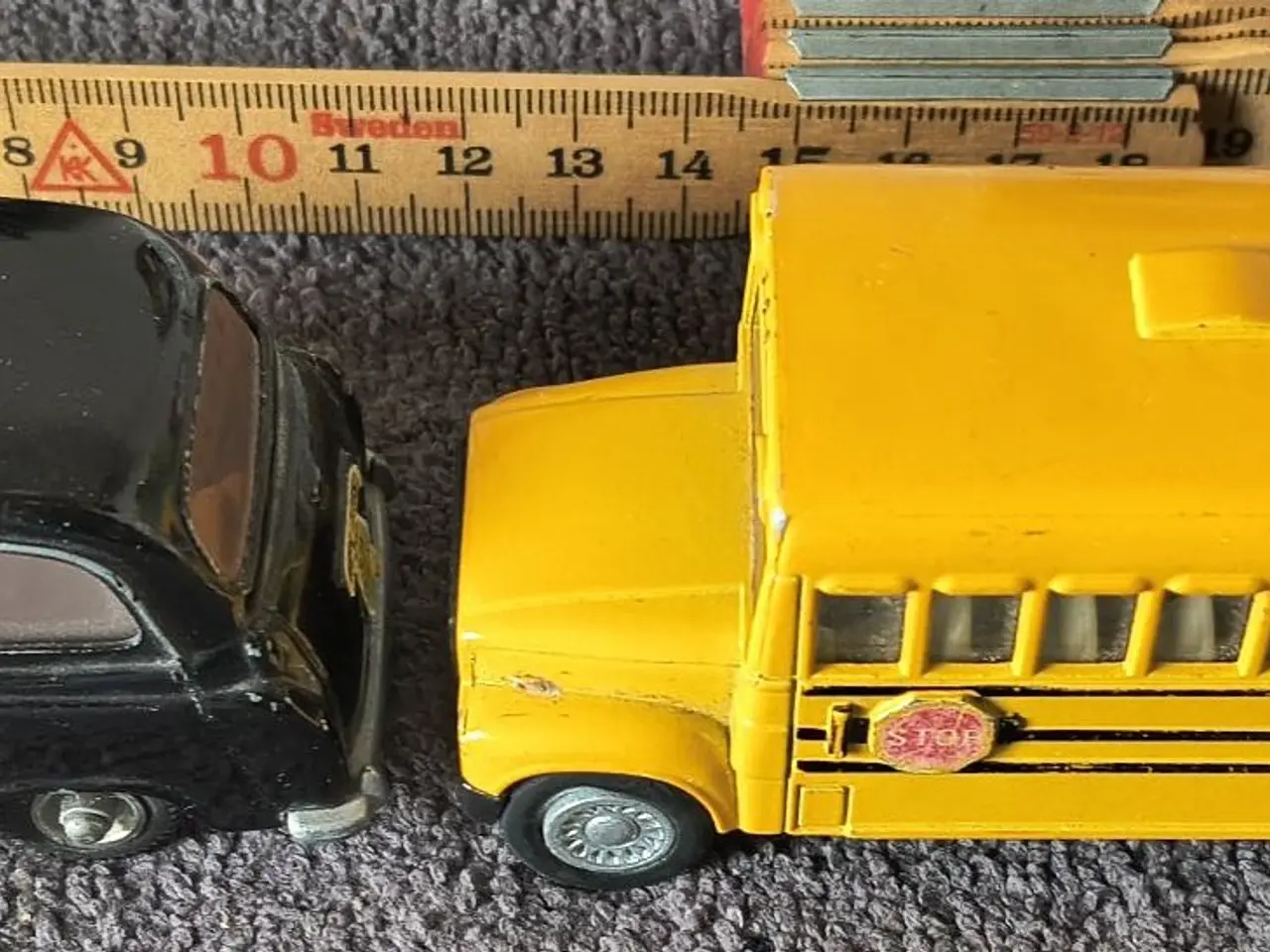 Billede 2 - BUDGIE MODELS TAXI OG KINSMART SKOLEBUS, VINTAGE