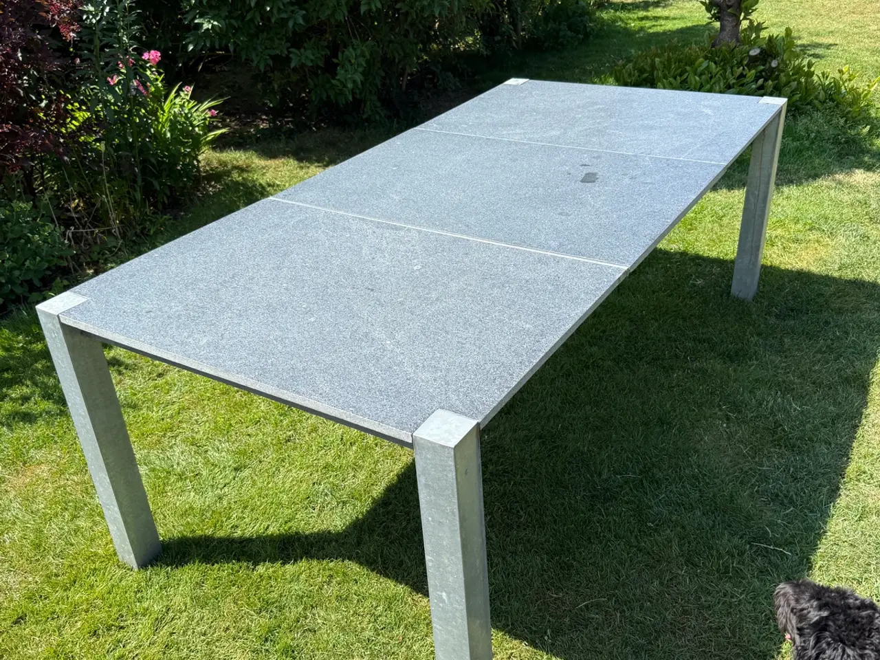 Billede 2 - Havebord med halv. Ben og granitbordplade