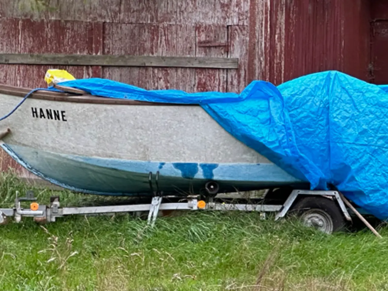 Billede 2 - Ældre jolle med påhængsmotor og bådtrailer