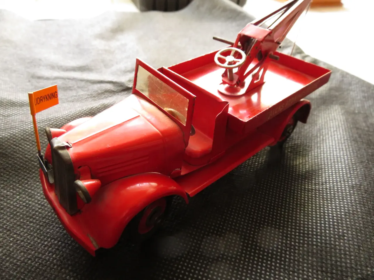 Billede 11 - Tekno Falck Blikbiler 6 Stk. + reservedele.