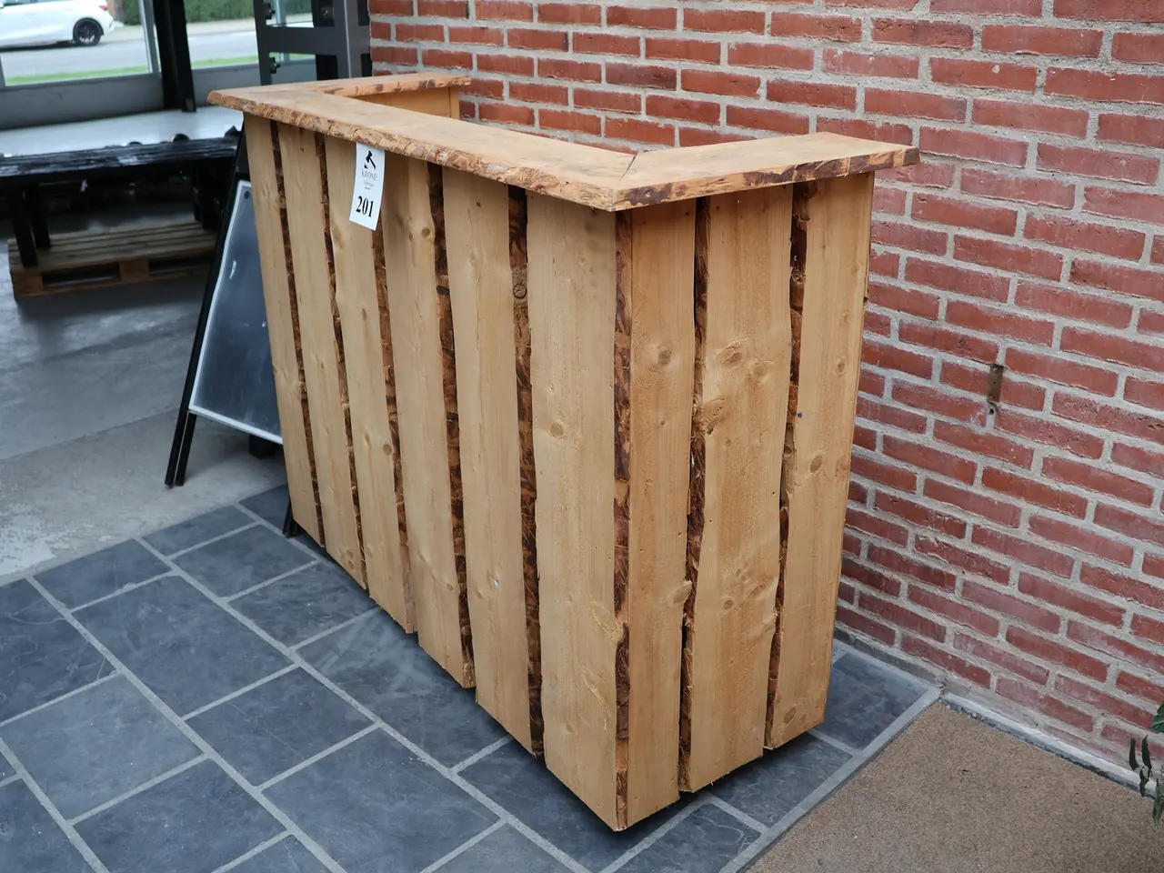 Billede 2 - Bar på hjul m/2 stk gadeskilte
