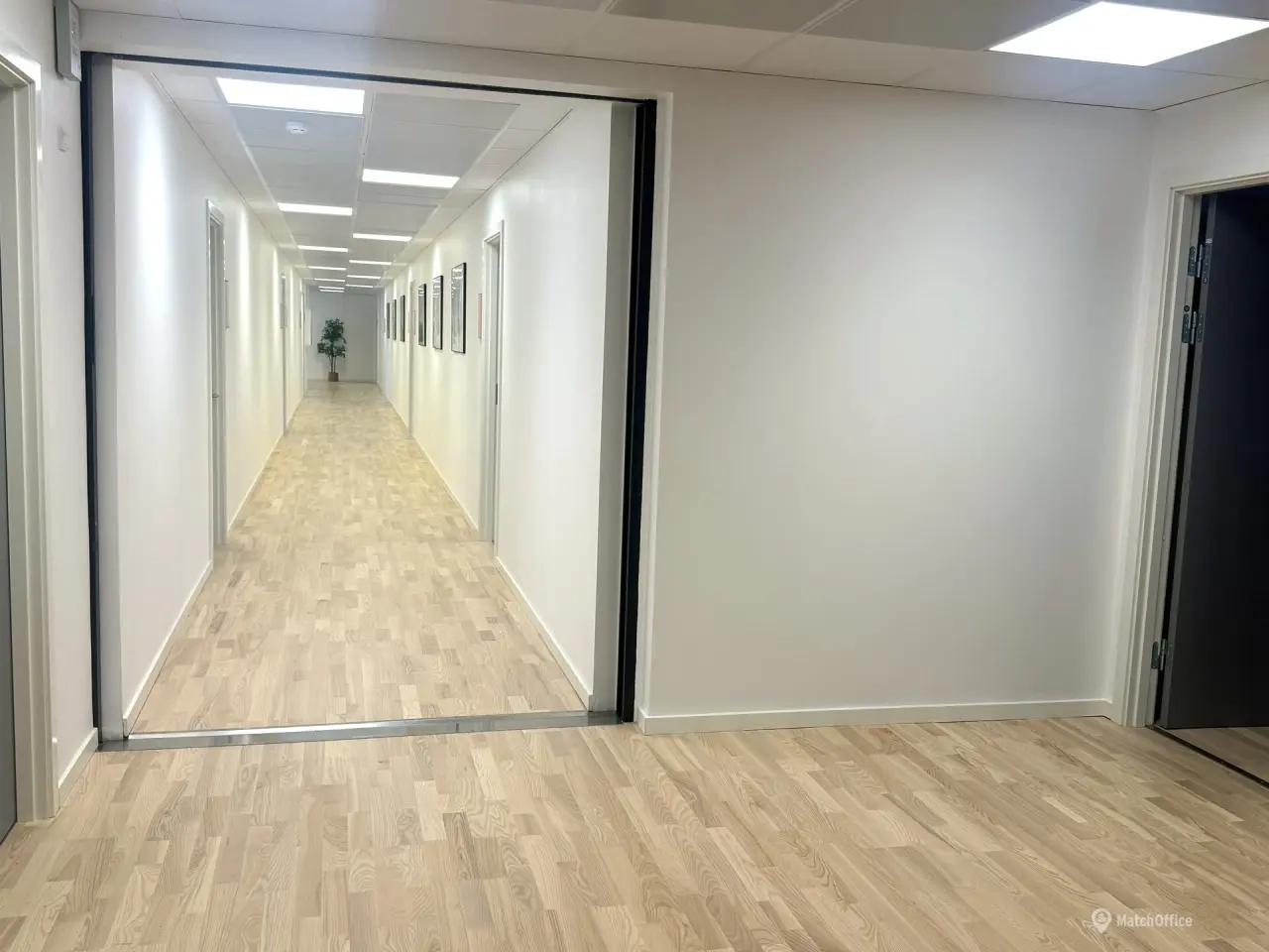 Billede 2 - FLERBRUGEREJENDOM m. kantine. reception og gratis parkering