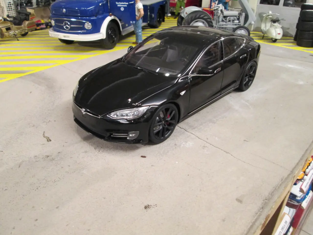 Billede 1 - Modelbil,,, Tesla model S 1:18