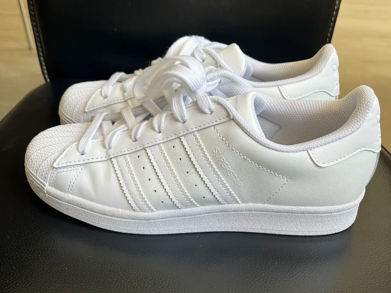 Billede 1 - Adidas Superstar sko, brugt en gang, str 38