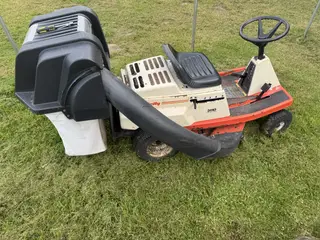 Retro havetraktor med opsamler
