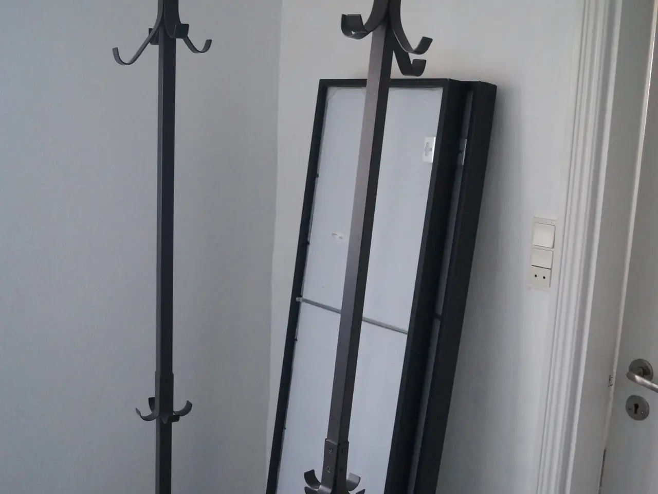 Billede 1 - Stumtjener (sort metal) x 2 + Spejle x 2