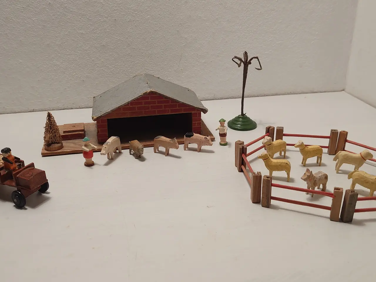 Billede 1 - Erzgebirge:Landlig idyl m. hus,bil,dyr,pers.mm.