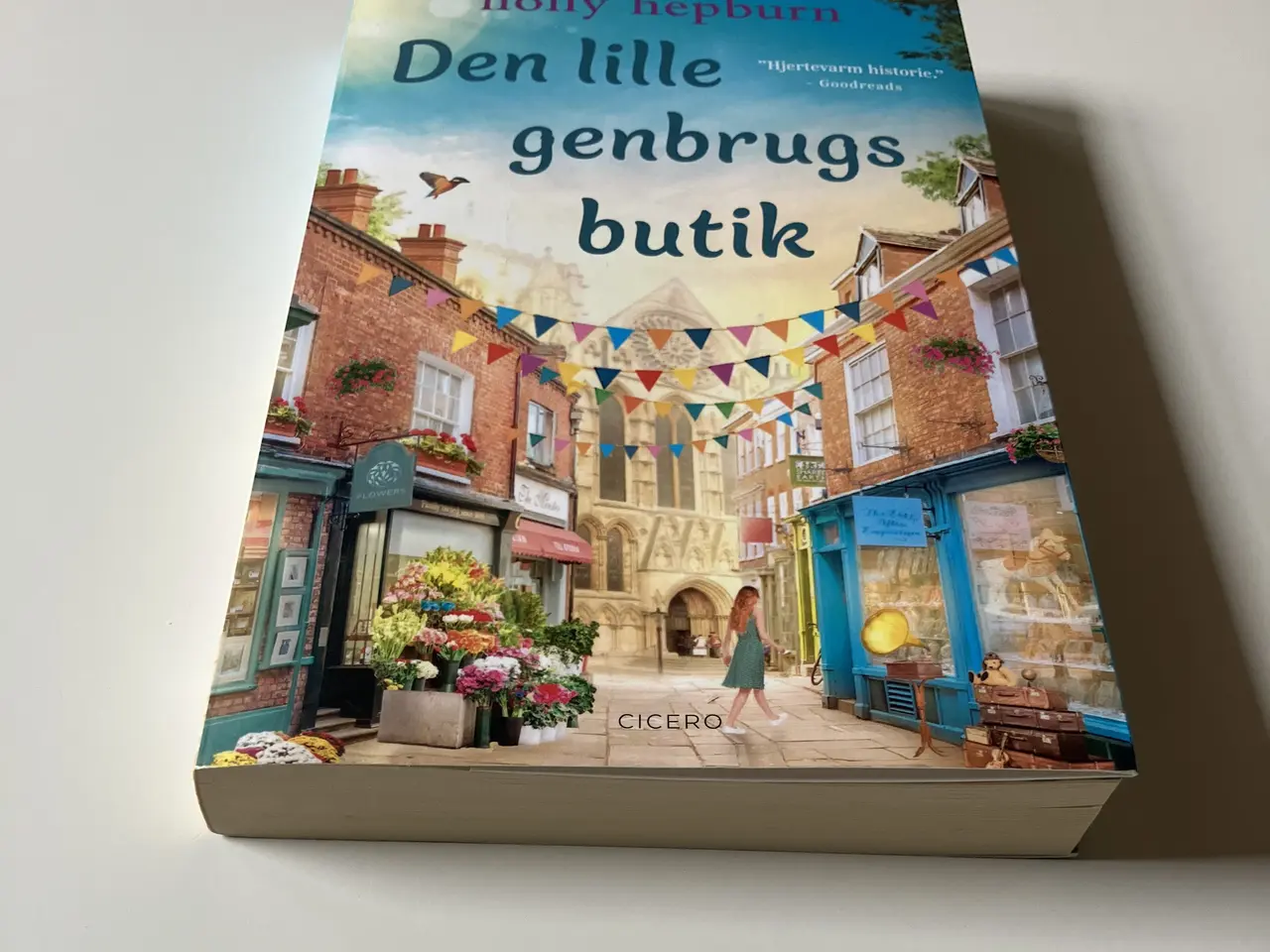 Billede 4 - Den lille genbrugsbutik. Af Holly Hepburn