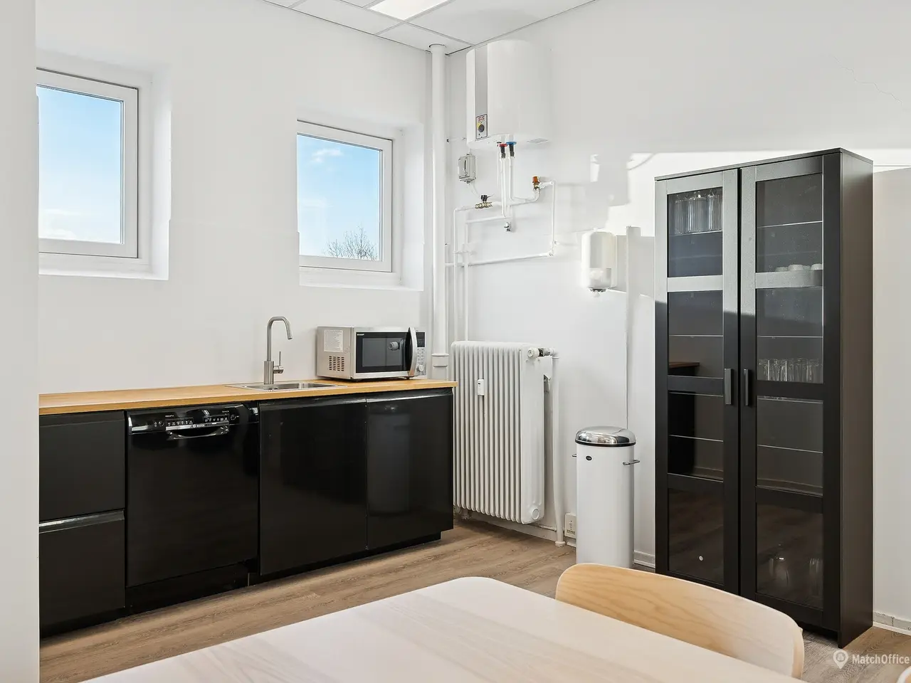 Billede 8 - Sammenlagt kontor med lagerfaciliteter