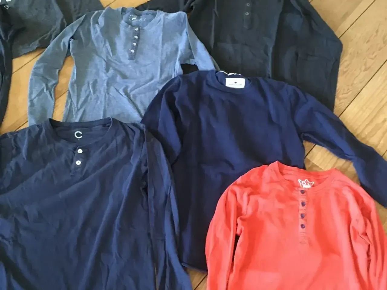 Billede 1 - 5 langærmede + 2 T shirts