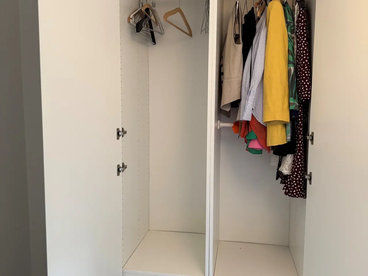 Billede 2 - Ikea Pax Garderobeskab 100x236 (2 sektioner )