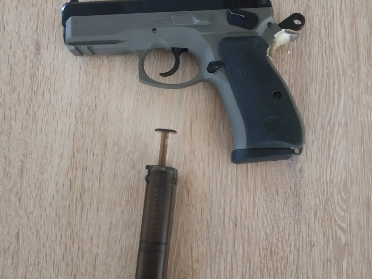 Billede 4 - Dan Wesson 715 6" CO2 + CZ 75 P-07 Duty CO2 + Mass