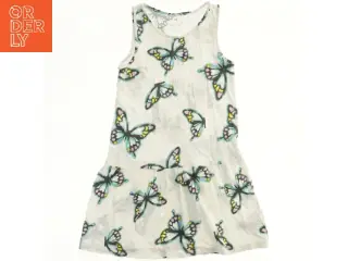 Sommerkjole med sommerfugleprint fra H&M (str. 122)