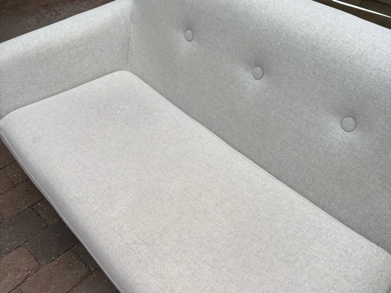 Billede 6 - Sofa i lys grå skal sælges nu kom med et bud