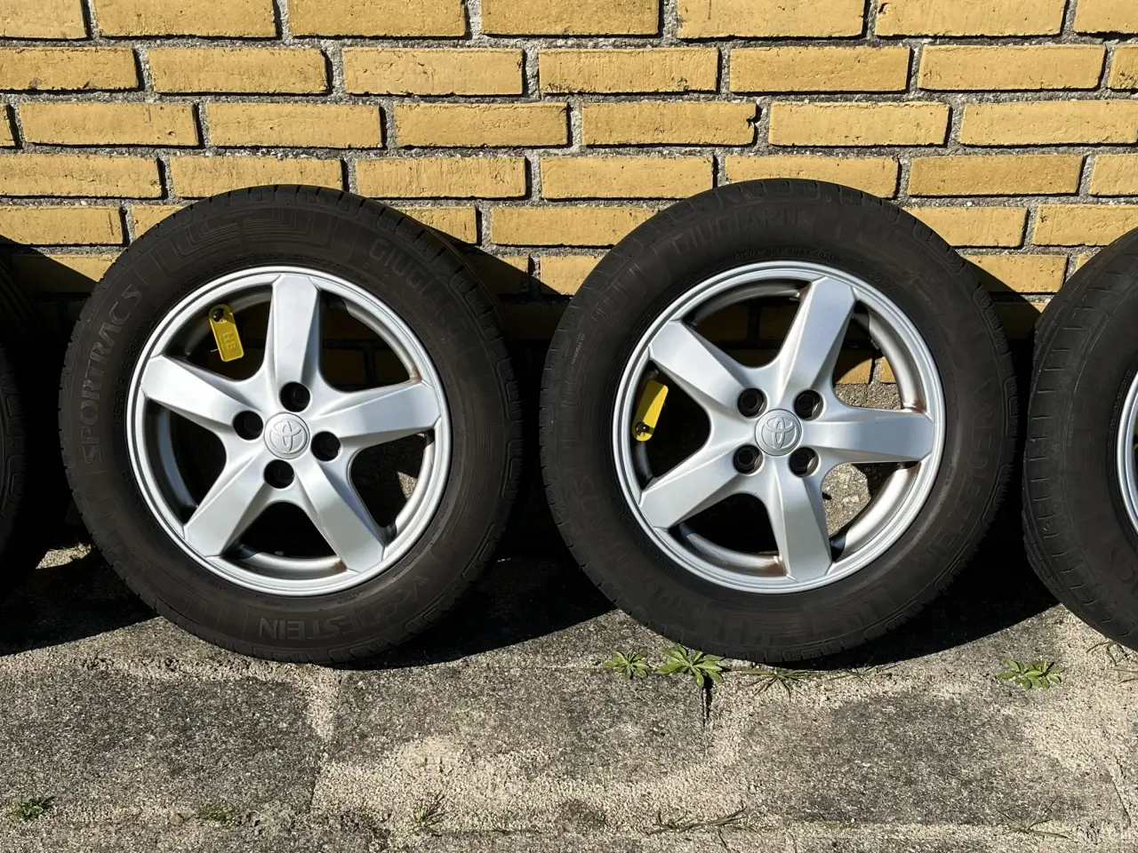 Billede 1 - Originale Toyota fælge med Vredestein dæk