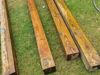 4 stk trykimprægnerede stolper 95x95 m