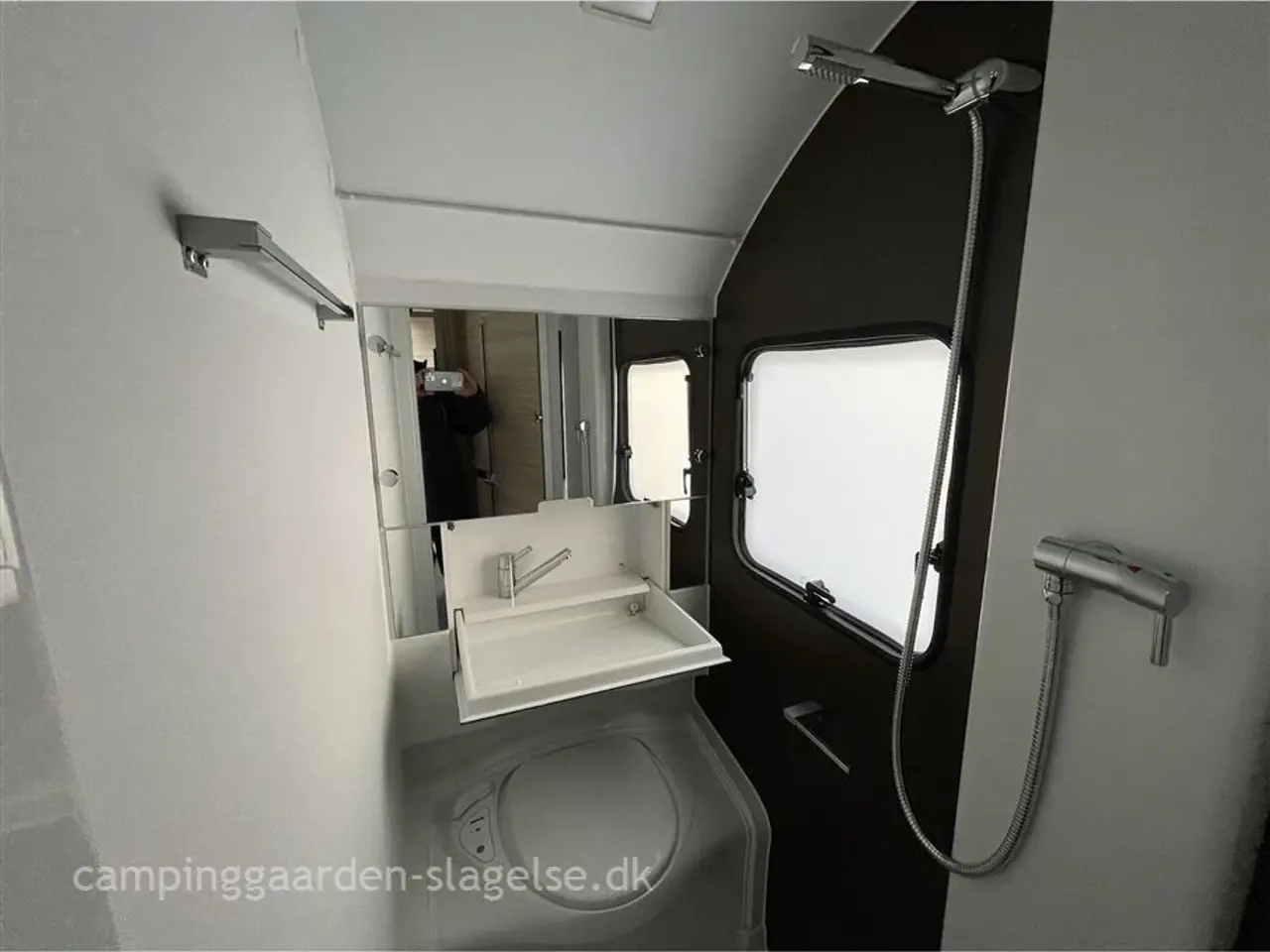 Billede 6 - 2022 - Adria Altea 402 PH   Adria Altea 402 – kompakt campingvogn med dobbeltseng