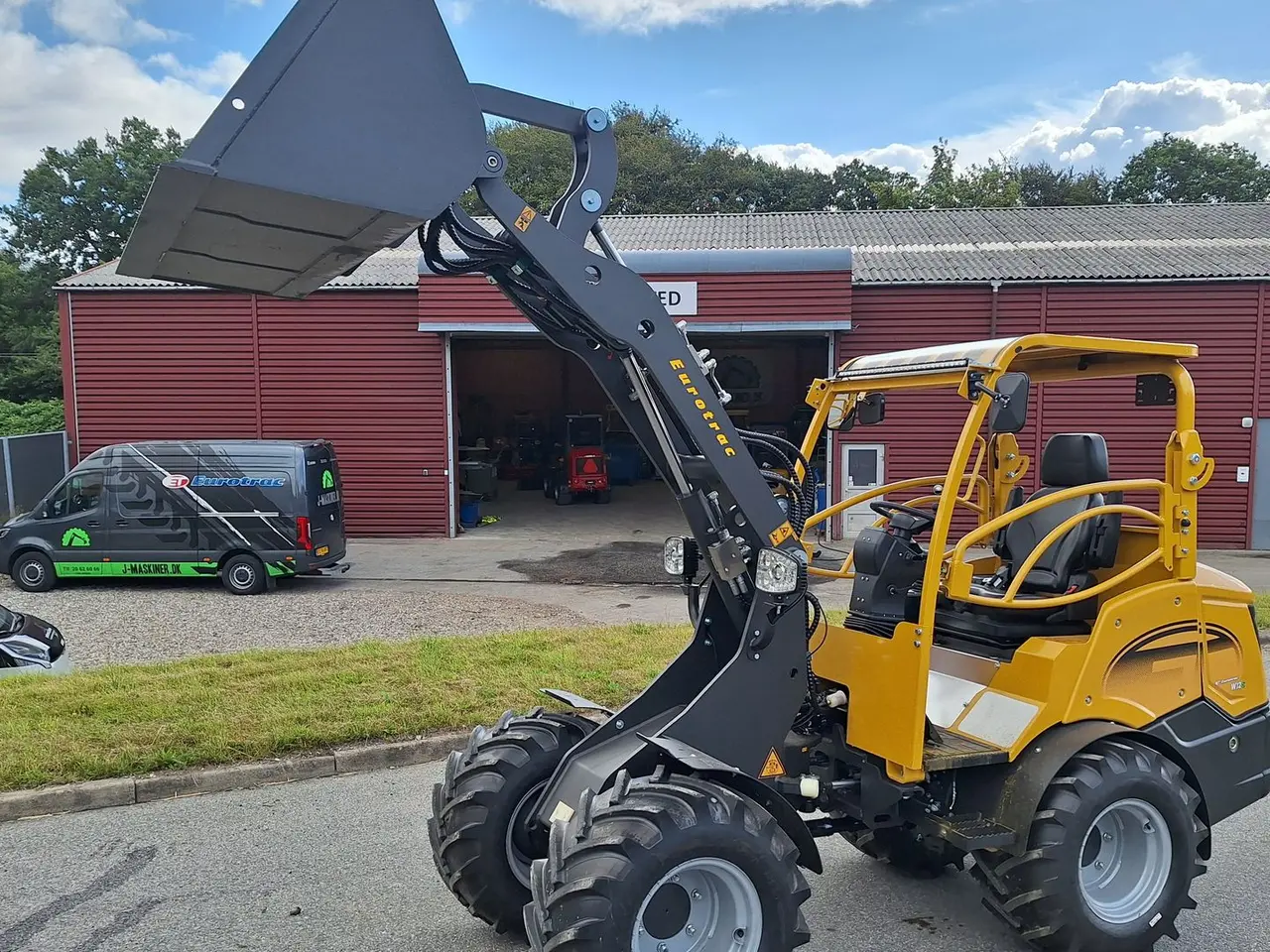 Billede 10 - Eurotrac W12S mellem tårn