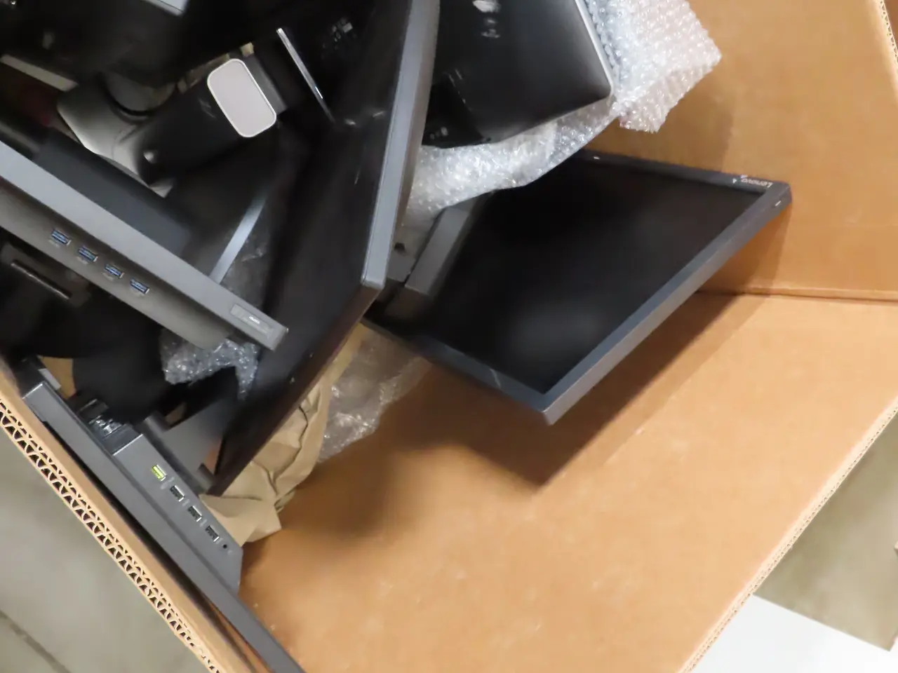Billede 4 - 12 stk. Computerskærme bl.a. LENOVO T24i-2L/10