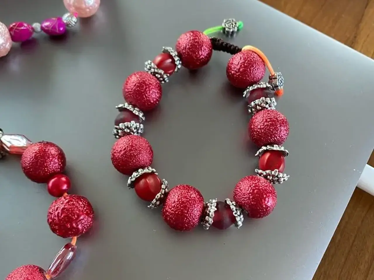 Billede 3 - Nye knyttede armbånd