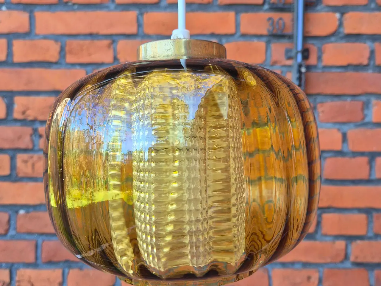 Billede 6 - Smuk svensk retrolampe i ravfarvet glas
