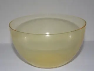 Skylleskåle af urangrønt glas
