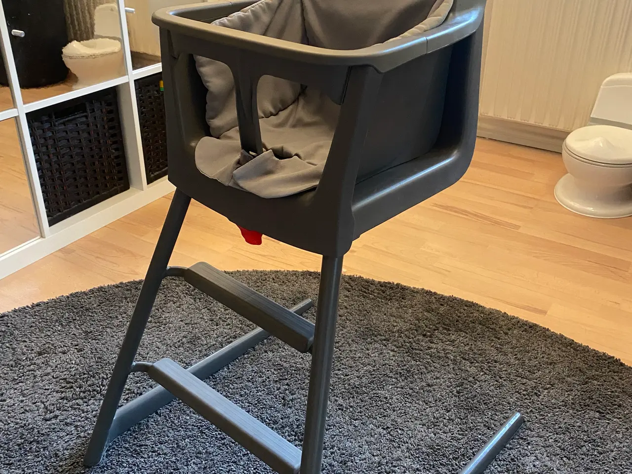 Billede 2 - Højstol i grå 