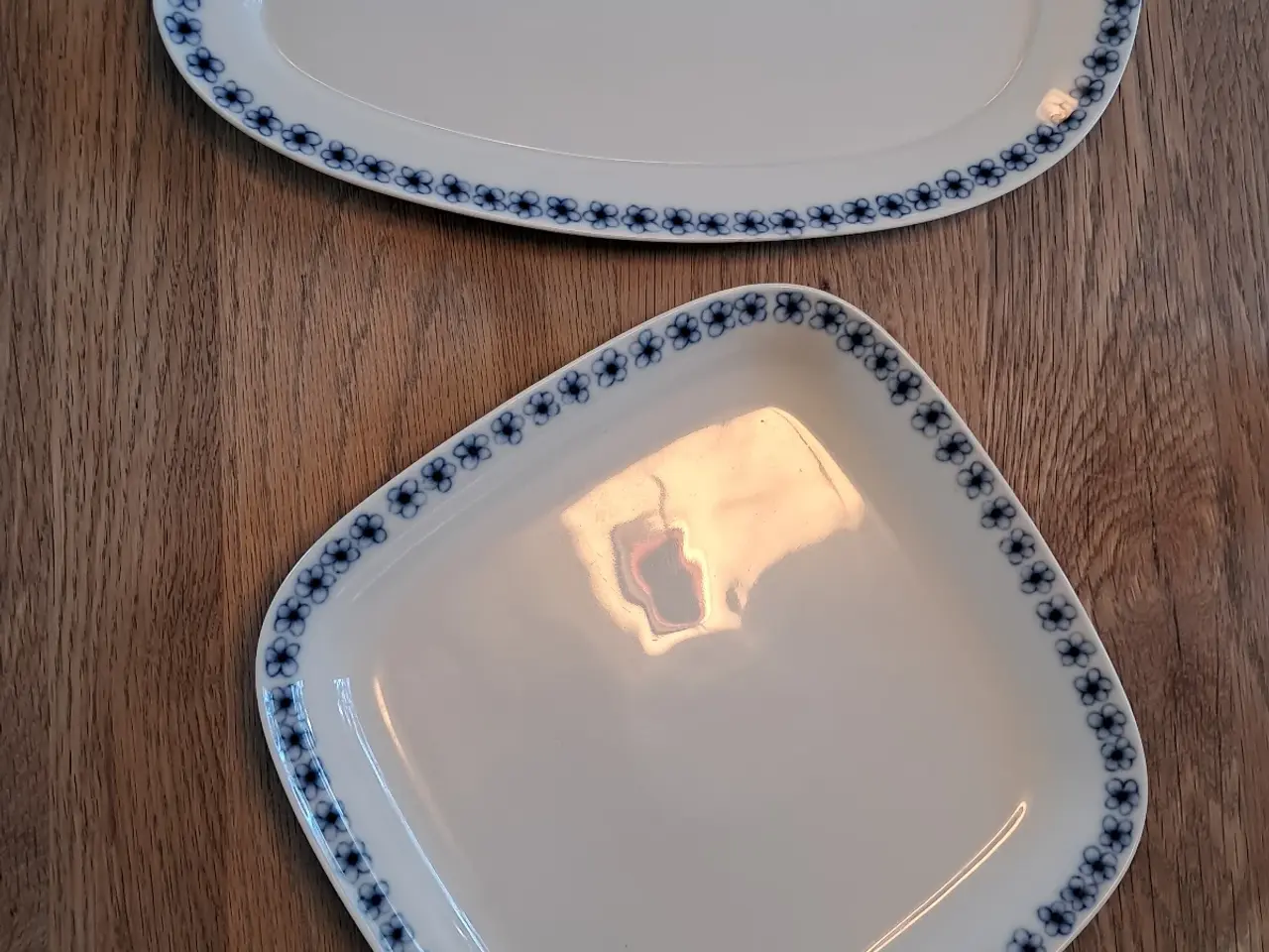 Billede 1 - Bing & Grøndahl Porcelæn fade med blå blomsterkant