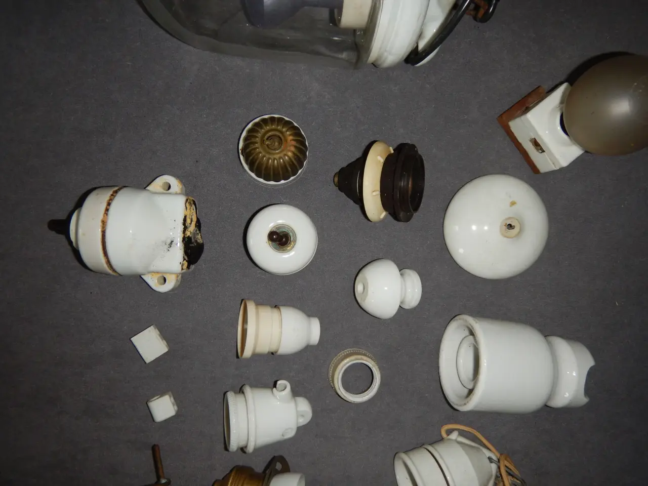Billede 5 - Porcelæn fatninger mm.