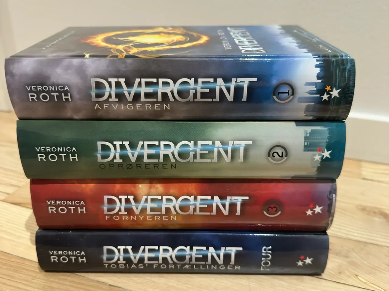 Billede 1 - Divergent bog serie