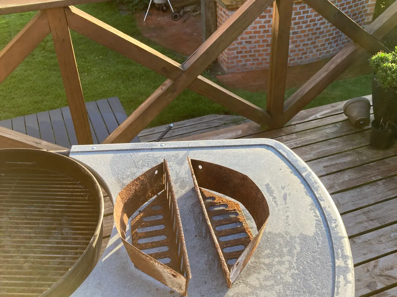 Billede 4 - Weber kulegrill med bord