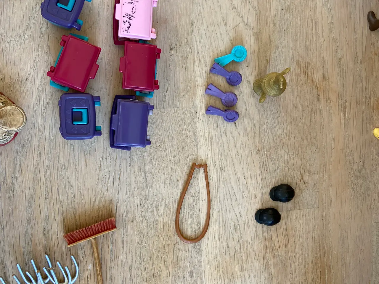 Billede 8 - Schleich dyr og stald plus tilbehør