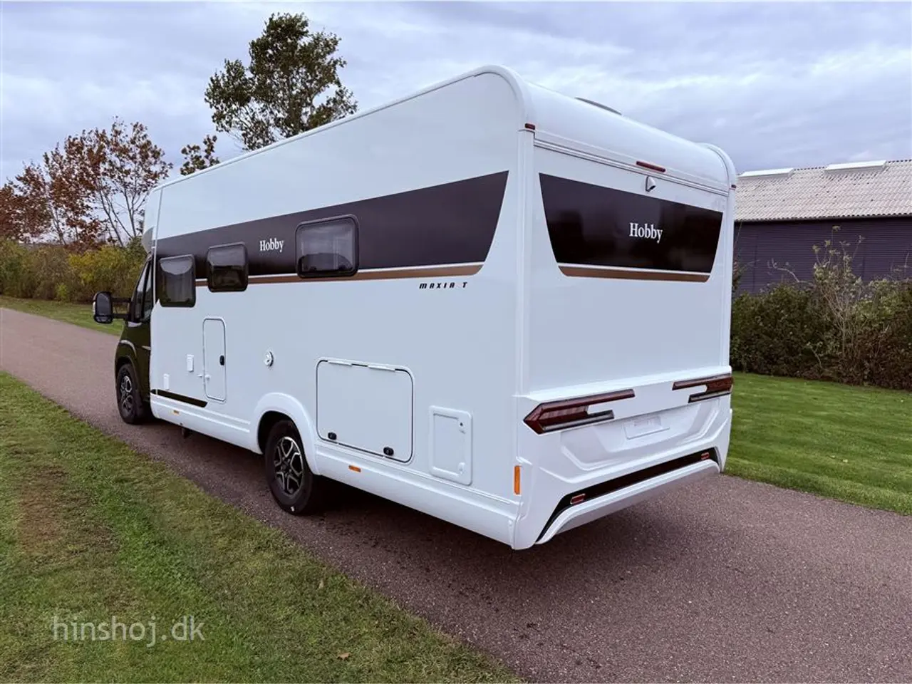 Billede 28 - 2026 - Hobby Maxia T 740 WE Aut.   Lækker Autocamper med lave enkelsenge og stort toiletrum med særskilt brusekabine fra Hinshøj Caravan.