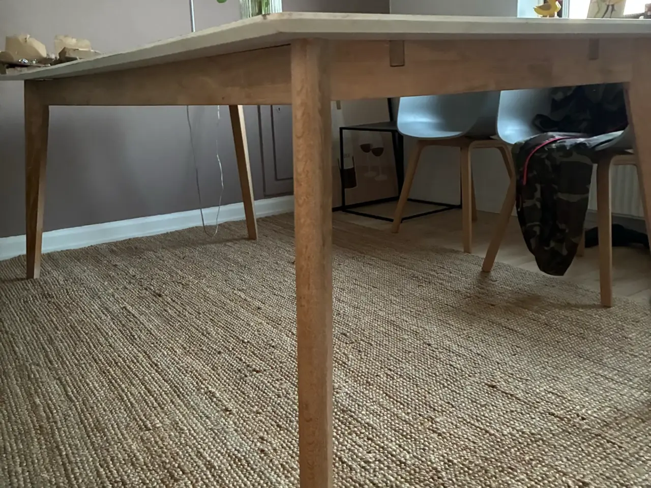 Billede 3 - Hvid laminat spisebords og massiv egetræ ben