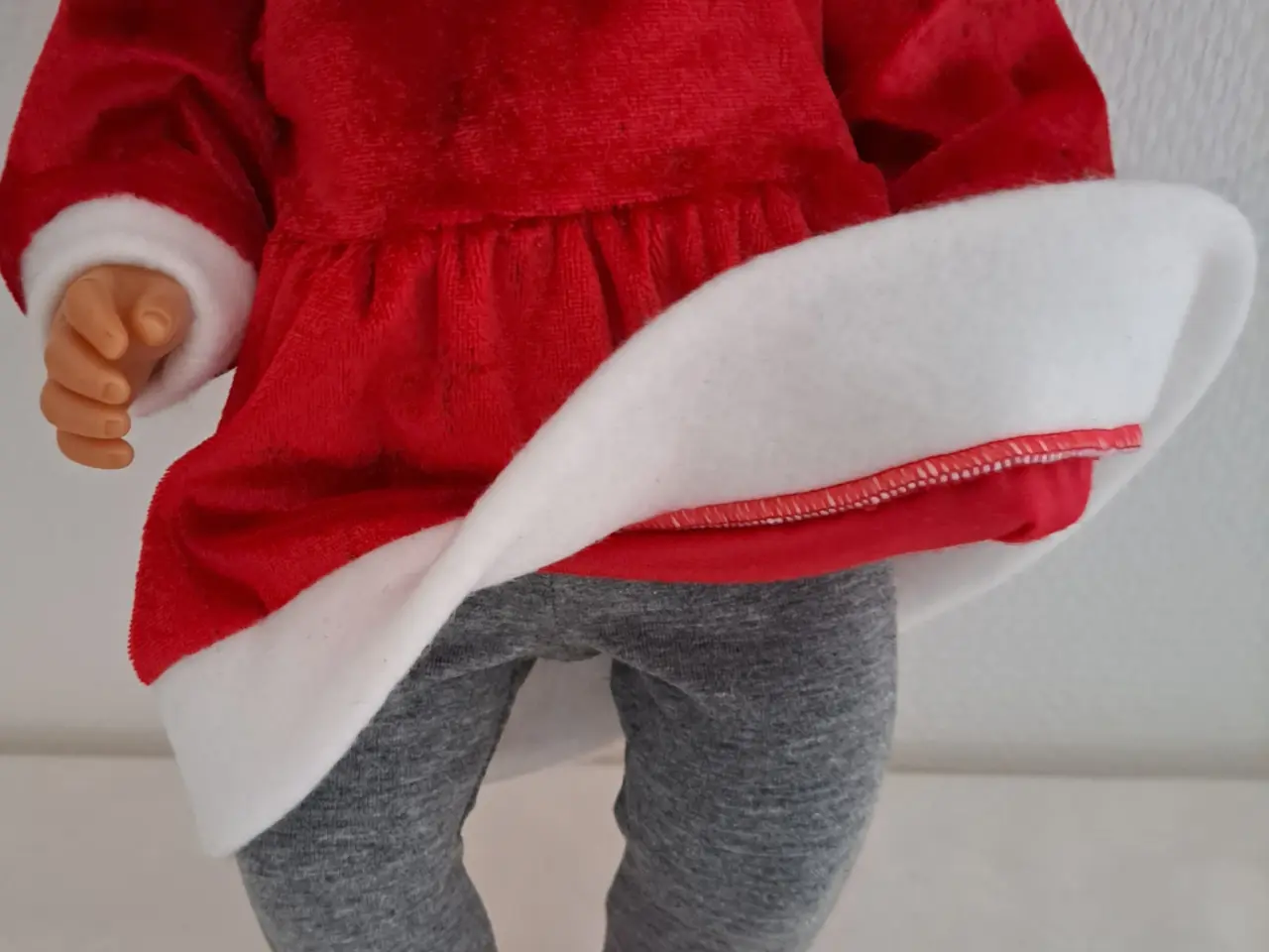 Billede 17 - Julekjoler og nissetøj til dukker fra 42 til 43cm.