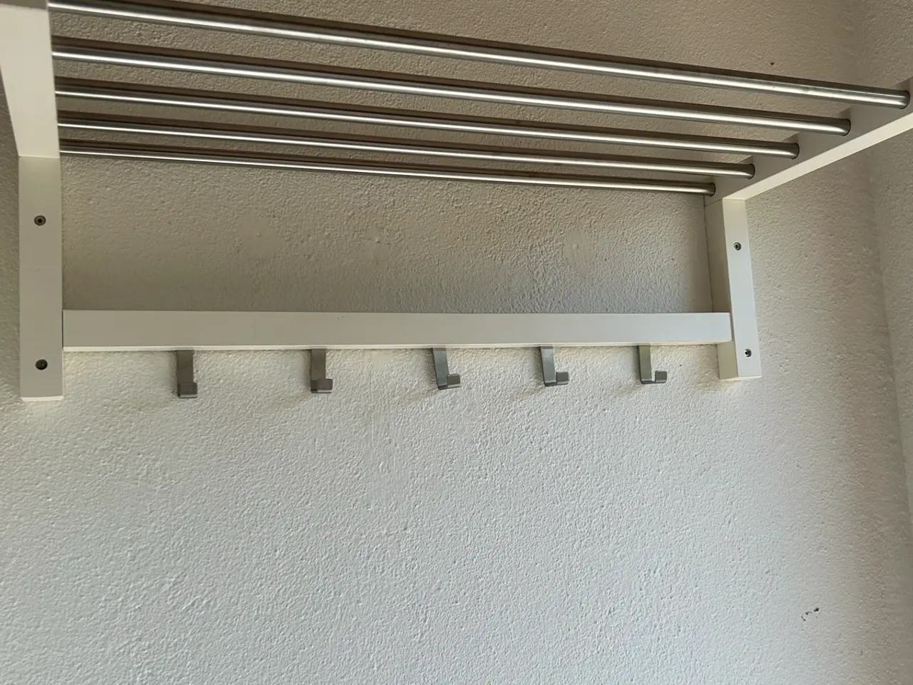 Billede 2 - IKEA Tjusig hattehylde/knagerække