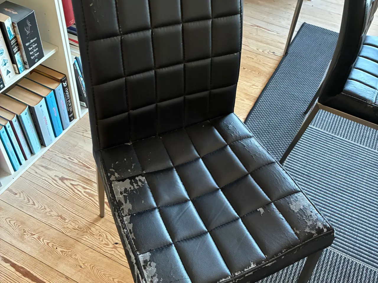 Billede 1 - 8 spisebordstole i forskellige stand
