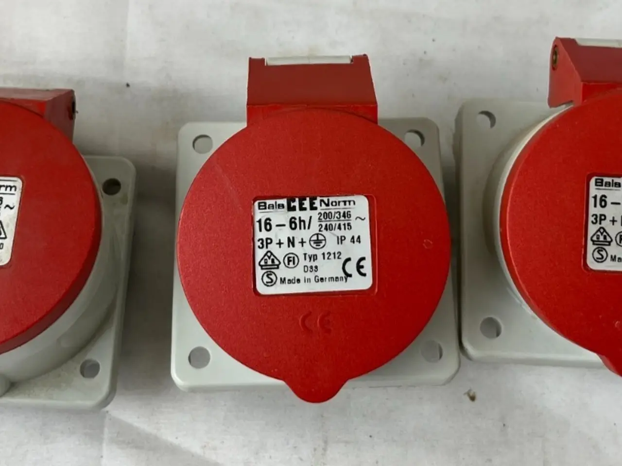 Billede 1 - Bals 1212 IEC 16A 3P+N+E 6h IP44 Panel Socket 3x