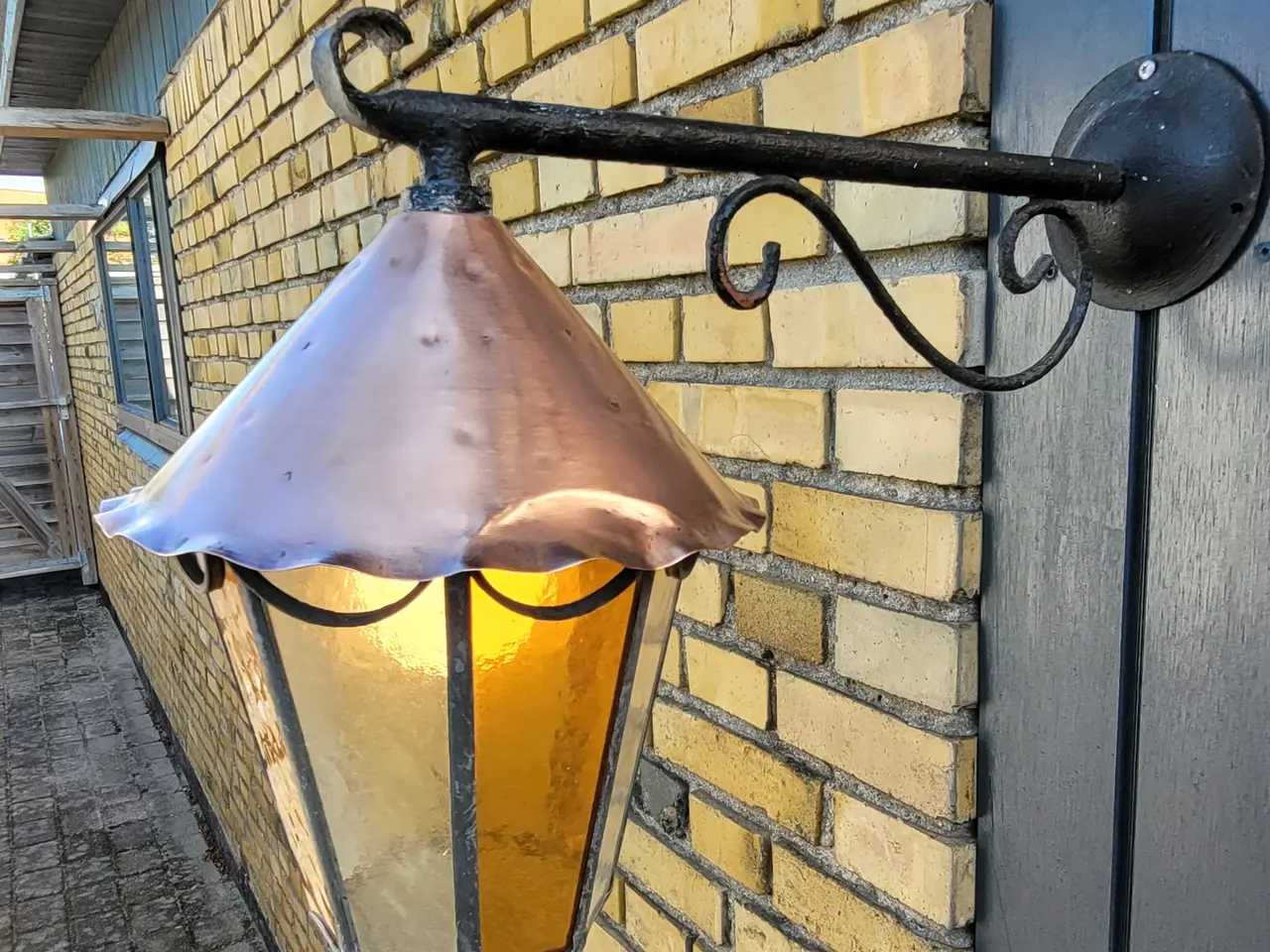 Billede 2 - Blyindfattet udendørs lampe med kobbertag