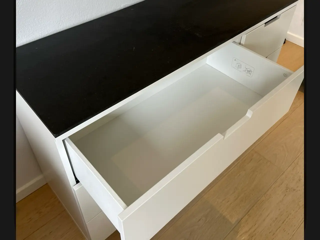 Billede 3 - Robust kommode fra IKEA